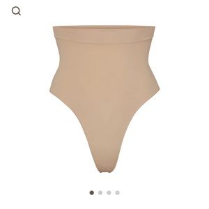Skims SCULPTING MID WAIST THONG